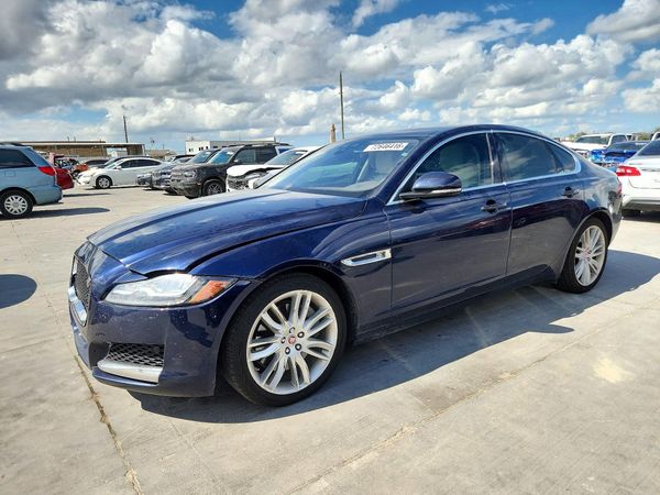 2016 JAGUAR XF Prestige — Front 3/4