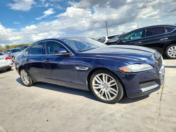 2016 JAGUAR XF Prestige — Passenger 3/4