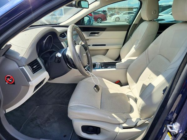 2016 JAGUAR XF Prestige — DENT