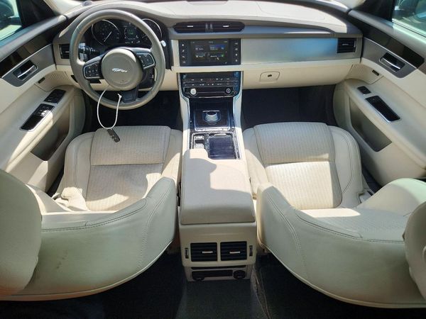 2016 JAGUAR XF Prestige — CKPT