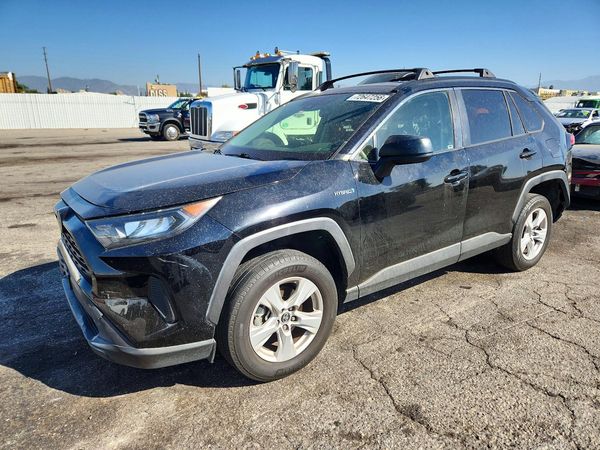 2019 TOYOTA RAV4 LE HV 4WD — Front 3/4