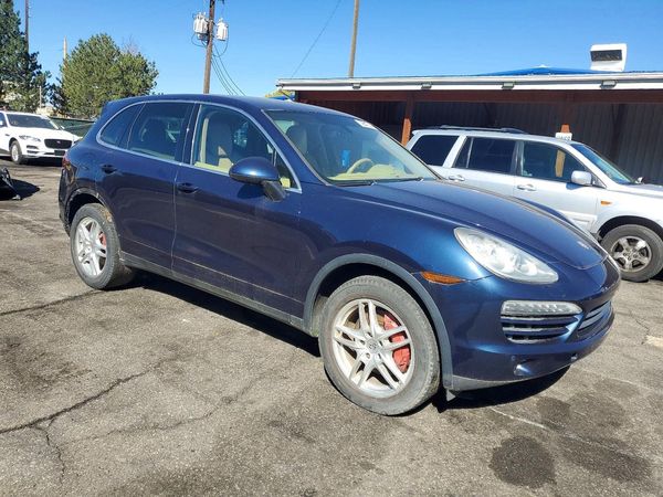 2013 PORSCHE CAYENNE — Passenger 3/4