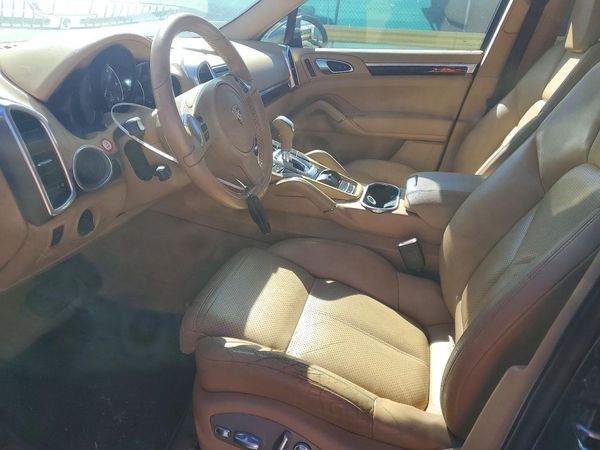 2013 PORSCHE CAYENNE — DENT