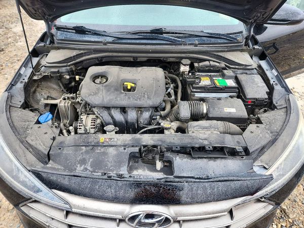 2019 HYUNDAI ELANTRA — Engine bay