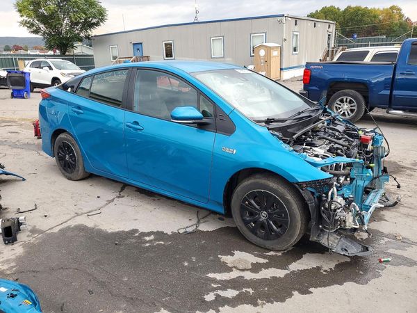 2022 TOYOTA PRIUS — Passenger 3/4