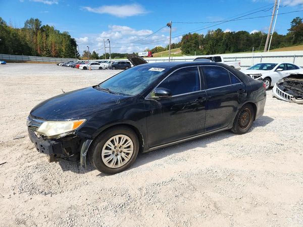 2014 TOYOTA CAMRY — Front 3/4