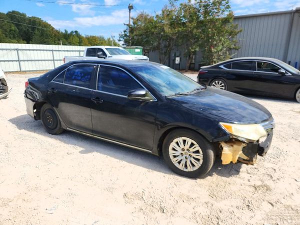 2014 TOYOTA CAMRY — Passenger 3/4