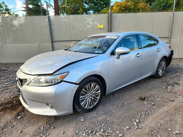2015 LEXUS ES 350 — Front 3/4
