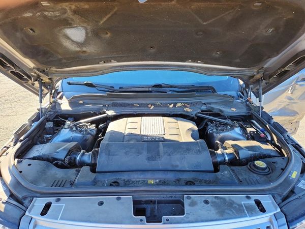 2013 LAND ROVER RANGEROVER HSE — Engine bay