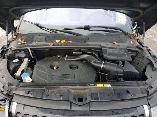 2016 LAND ROVER RANGEROVER SE — Engine bay