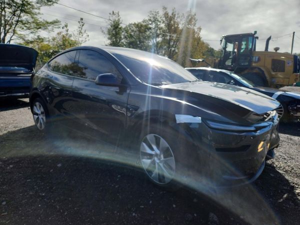 2026 TESLA MODEL Y — Passenger 3/4
