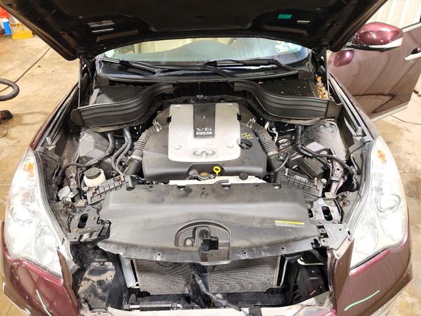 2017 INFINITI QX50 — Engine bay