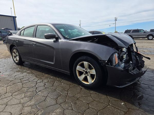 2013 DODGE CHARGER SE — Passenger 3/4