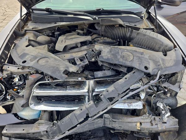 2013 DODGE CHARGER SE — Engine bay