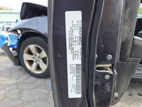 2013 DODGE CHARGER SE — VINS