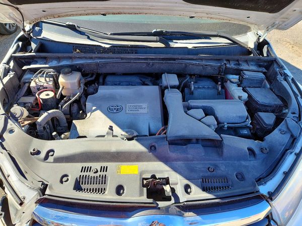 2014 TOYOTA HIGHLANDER Base/Hybrid — Engine bay