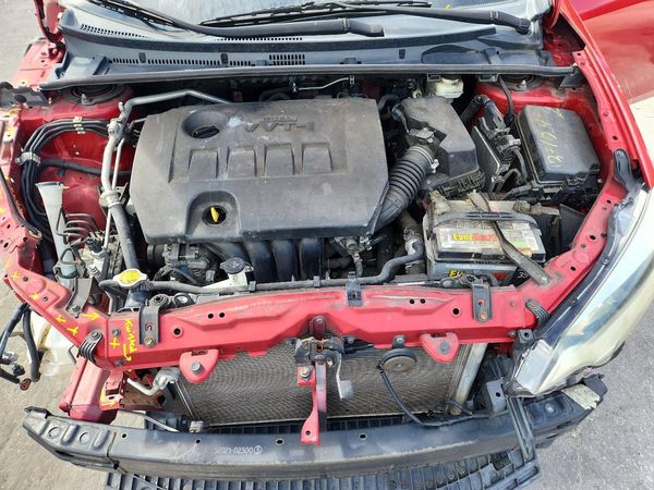 2014 TOYOTA COROLLA L/LE — Engine bay