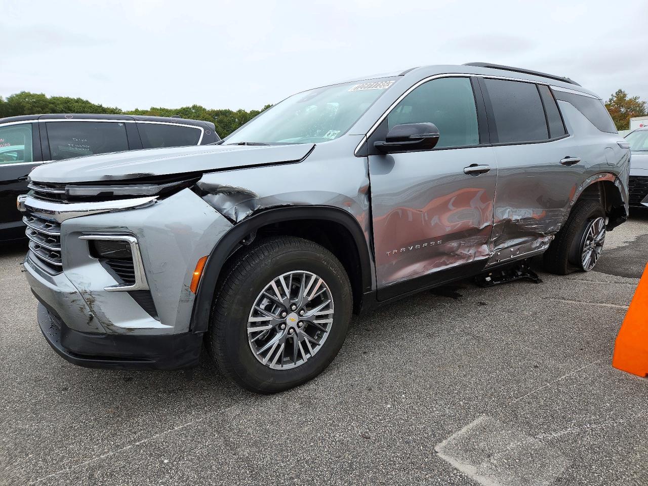 2027 CHEVROLET TRAVERSE LT — Front 3/4