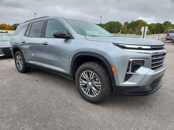 2027 CHEVROLET TRAVERSE LT — Passenger 3/4