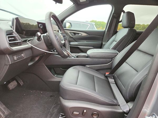 2027 CHEVROLET TRAVERSE LT — DENT