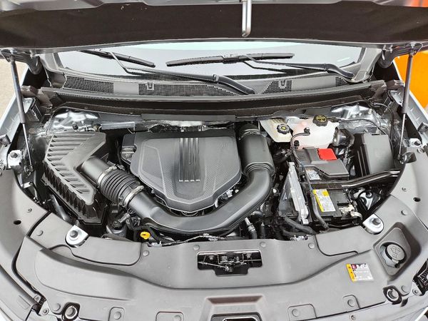 2027 CHEVROLET TRAVERSE LT — Engine bay