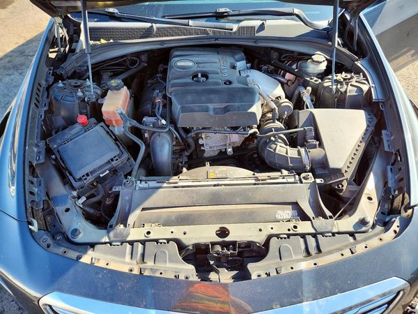 2018 CADILLAC CTS Luxury — Engine bay