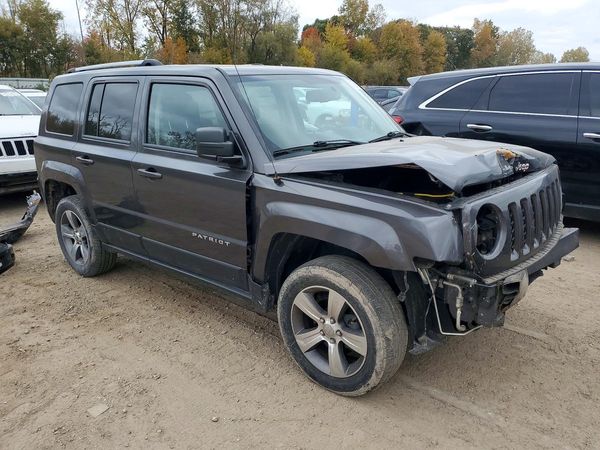 2016 JEEP PATRIOT LATITUDE 4X4 — Passenger 3/4