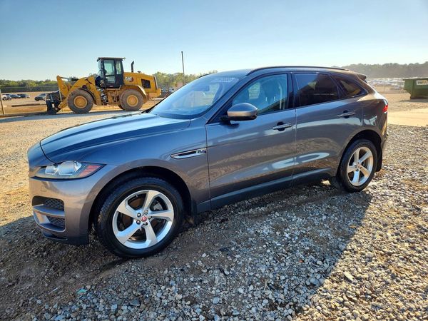 2018 JAGUAR F-PACE Premium — Front 3/4