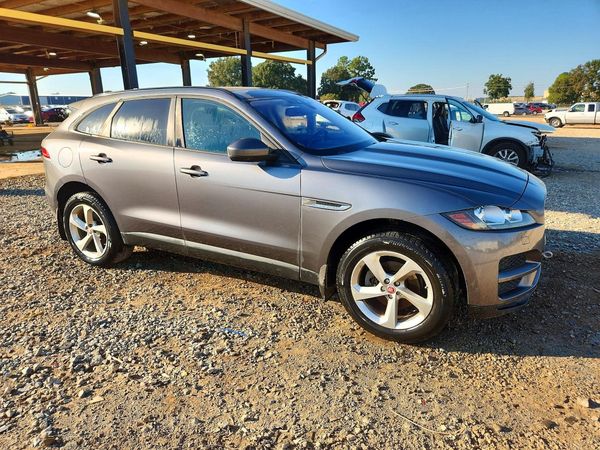 2018 JAGUAR F-PACE Premium — Passenger 3/4