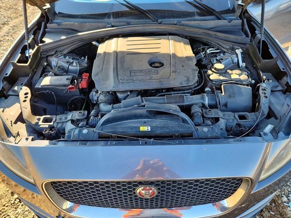 2018 JAGUAR F-PACE Premium — Engine bay