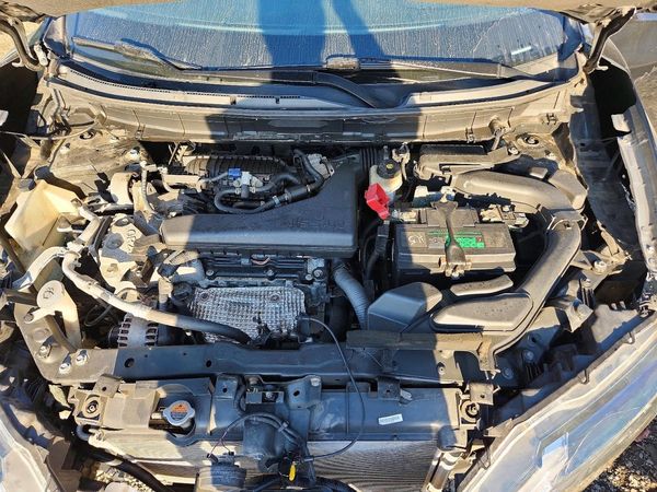 2019 NISSAN ROGUE — Engine bay