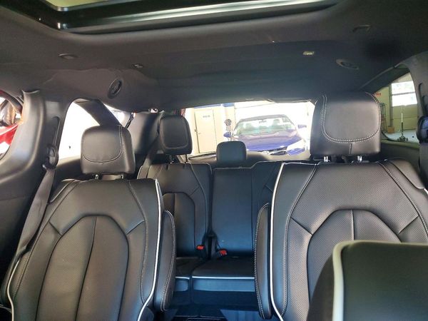 2027 CHRYSLER PACIFICA Limited — SUVN