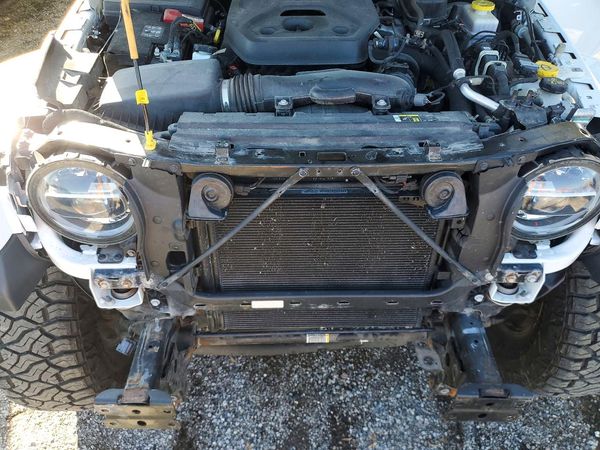 2020 JEEP WRANGLER UNLIMITED Unlimited Sahara — Engine bay