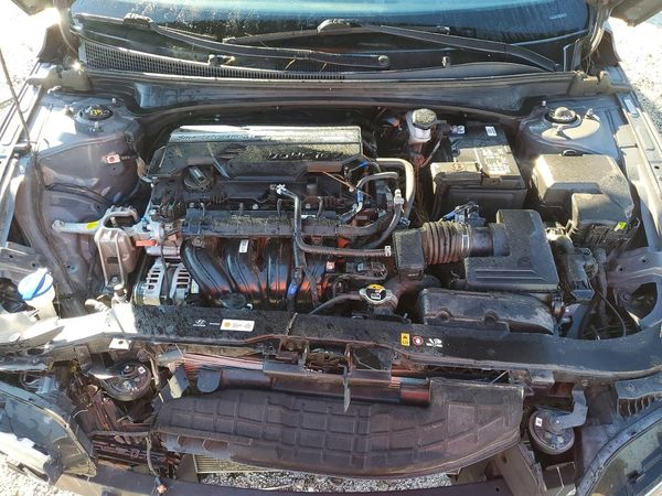 2024 HYUNDAI ELANTRA SEL — Engine bay