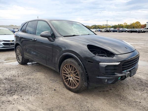 2017 PORSCHE CAYENNE — Passenger 3/4