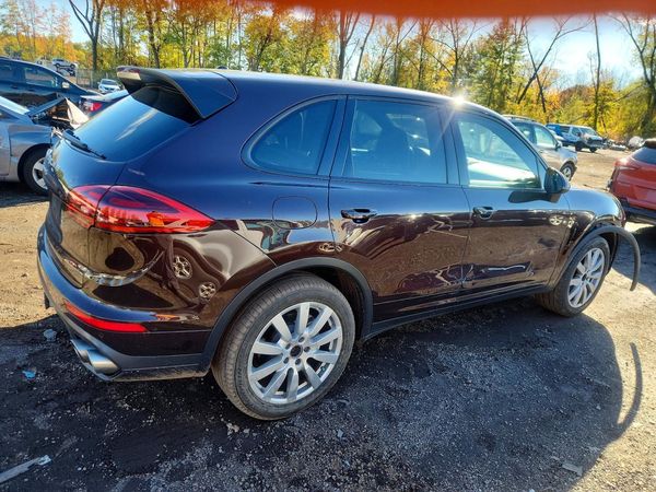 2015 PORSCHE CAYENNE — PSRA
