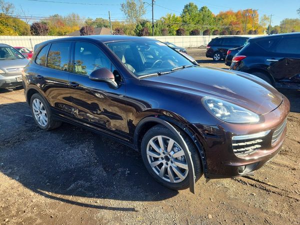2015 PORSCHE CAYENNE — Passenger 3/4