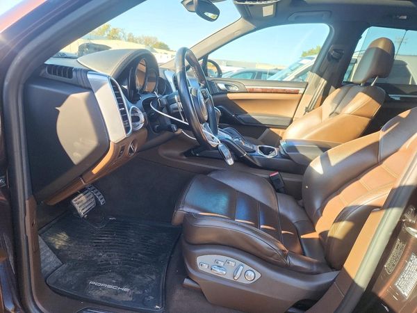 2015 PORSCHE CAYENNE — DENT