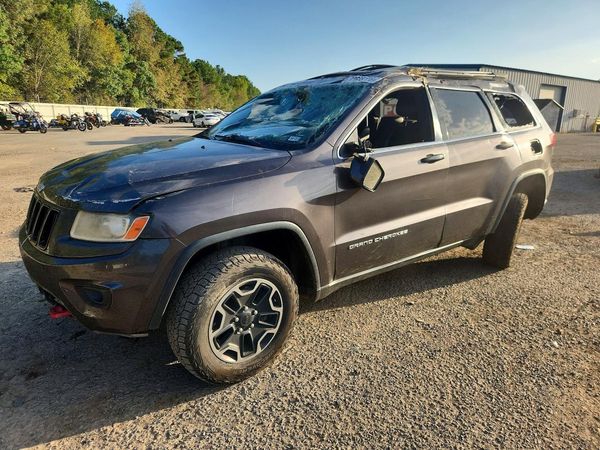 2014 JEEP CHEROKEE Limited — Front 3/4