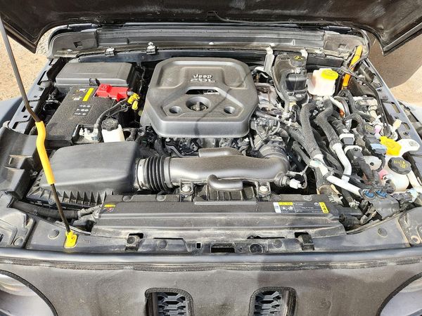 2021 JEEP WRANGLER UNLIMITED Unlimited Rubicon 4XE — Engine bay