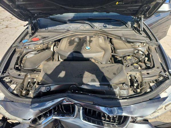 2018 BMW 330 SA — Engine bay