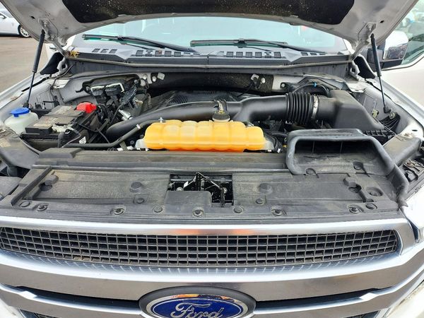2019 FORD F150 — Engine bay