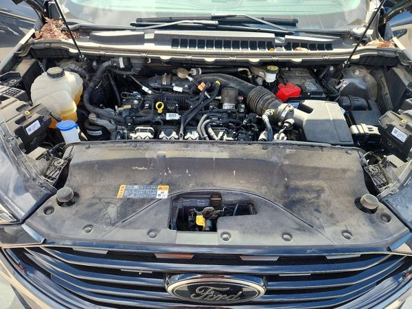 2022 FORD EDGE SE — Engine bay