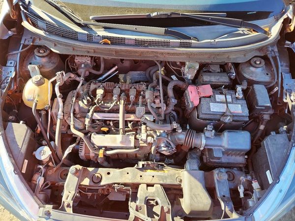 2020 NISSAN KICKS — Engine bay