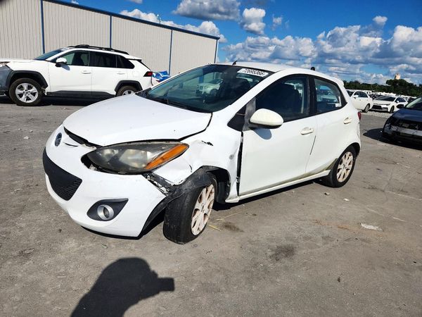 2013 MAZDA 2 Touring/GS — Front 3/4
