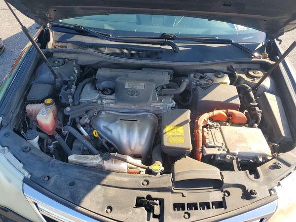 2012 TOYOTA CAMRY SOLA Hybrid — Engine bay