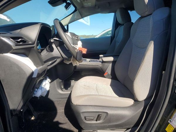 2025 TOYOTA SIENNA LE — DENT