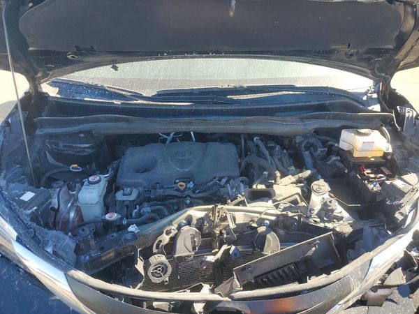 2025 TOYOTA SIENNA LE — Engine bay