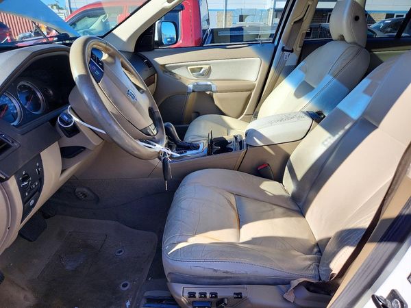2012 VOLVO XC90 — DENT