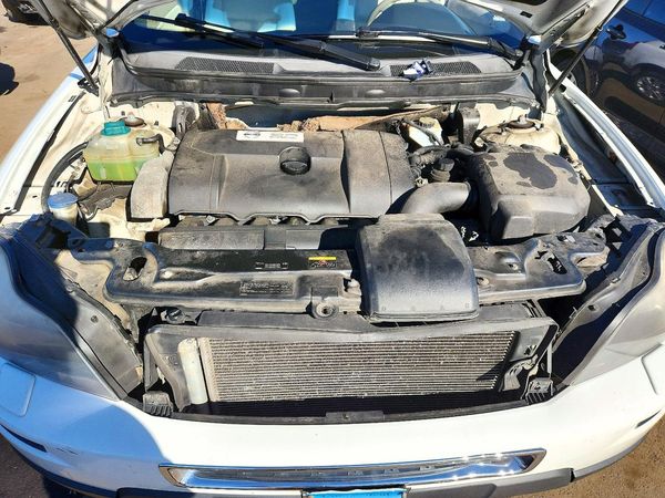2012 VOLVO XC90 — Engine bay